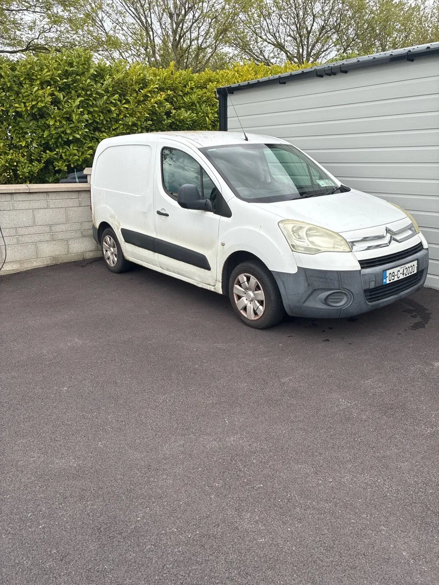 Van - Image 2