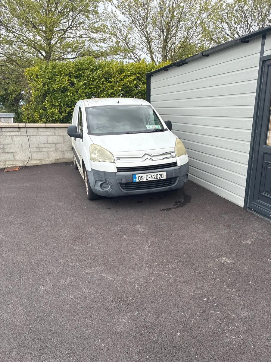 Van - Image 1
