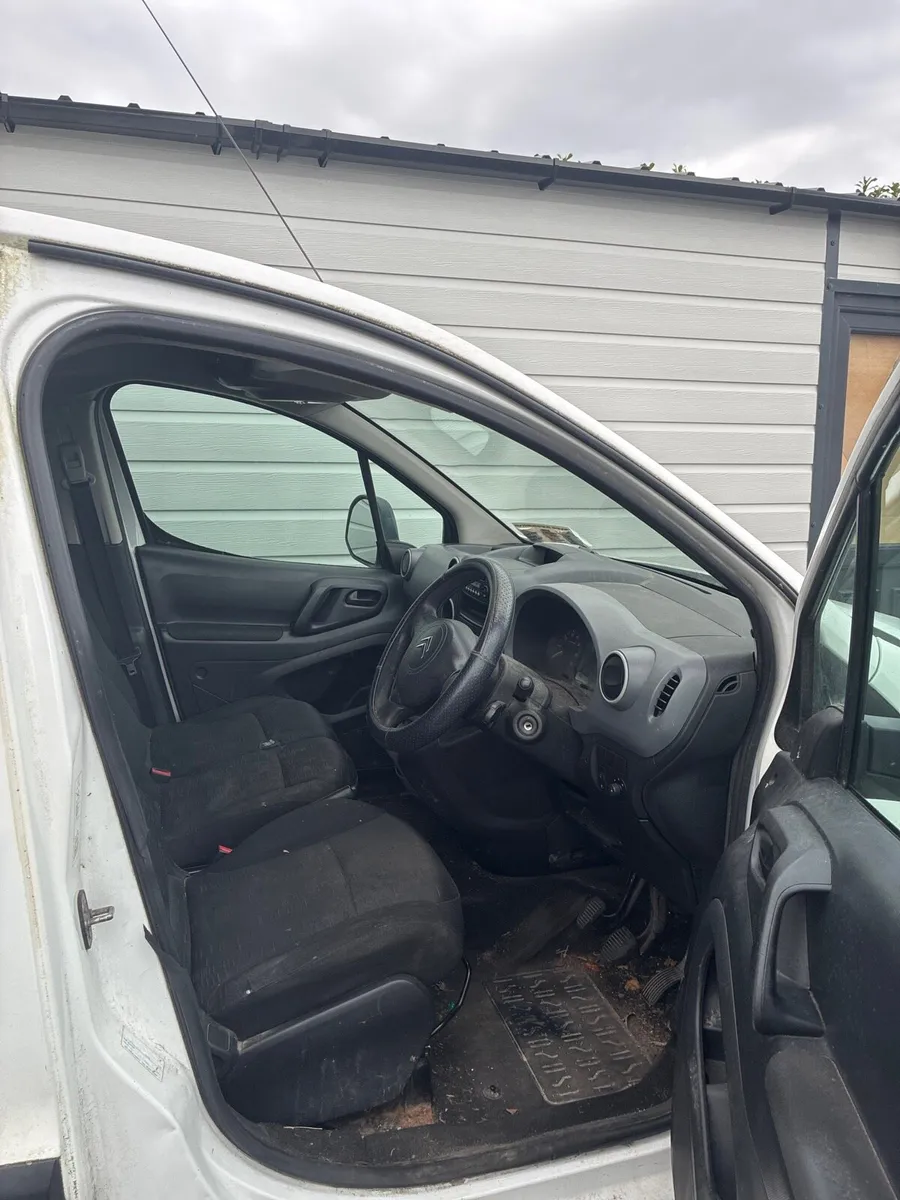 Van - Image 3