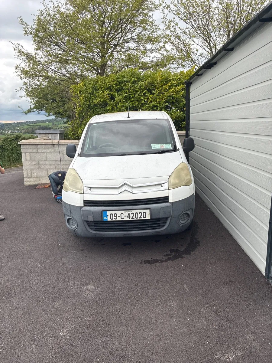 Van - Image 4