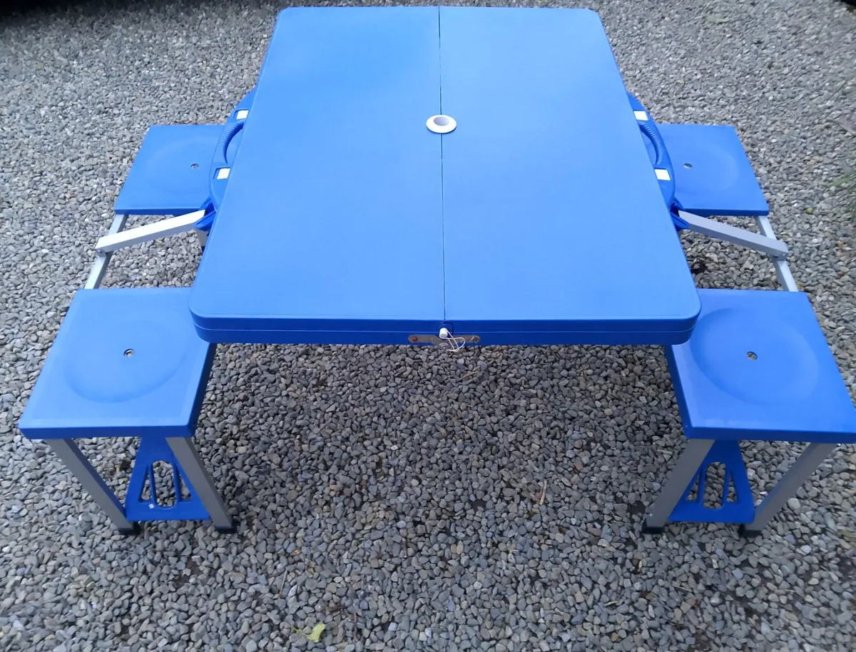 Foldable camping table and seats - Image 1