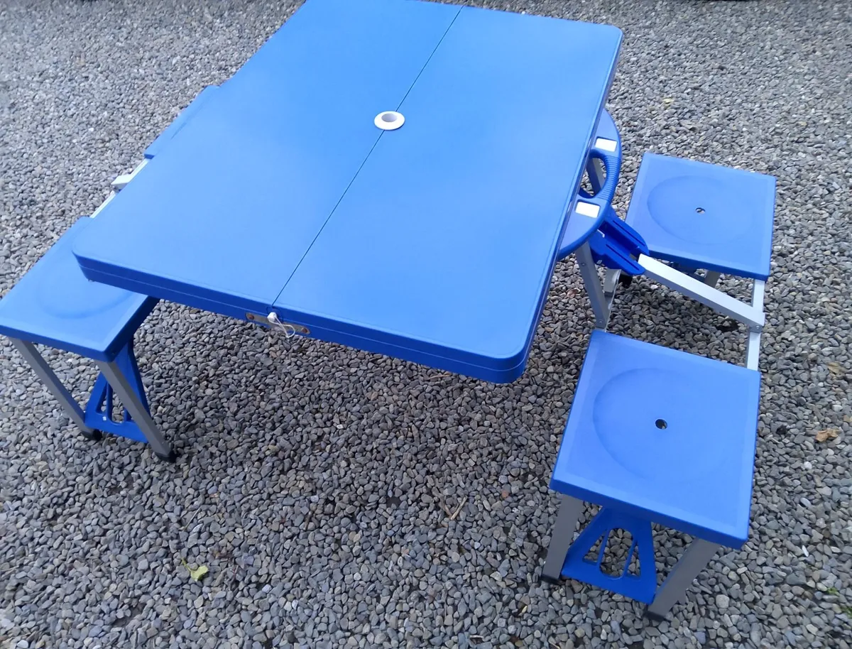 Foldable camping table and seats - Image 2
