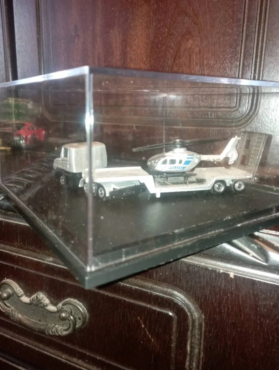 SIKU- POLICE LOW LOADER WITH HELICOPTER 🚁 - Image 2