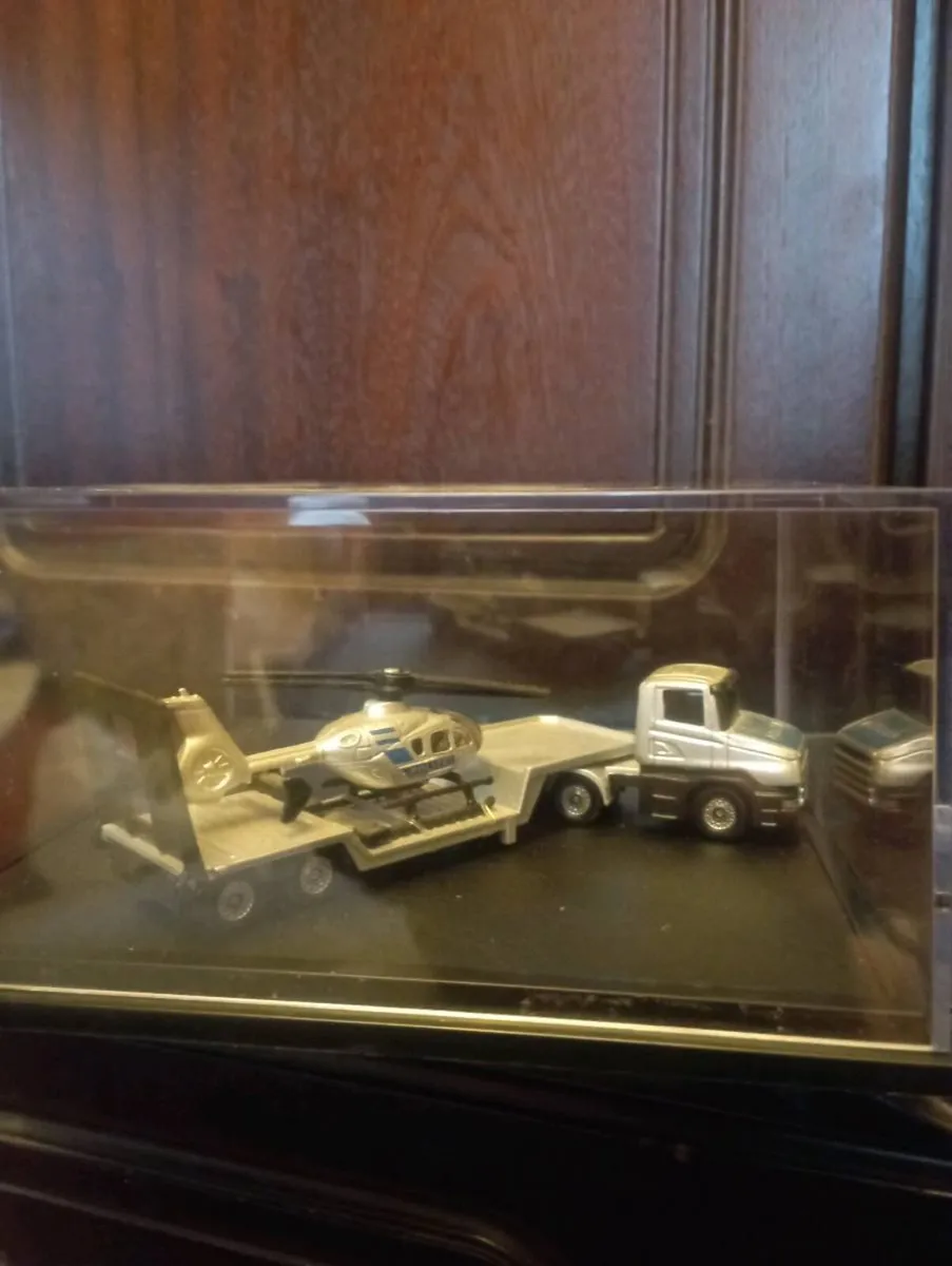 SIKU- POLICE LOW LOADER WITH HELICOPTER 🚁 - Image 1
