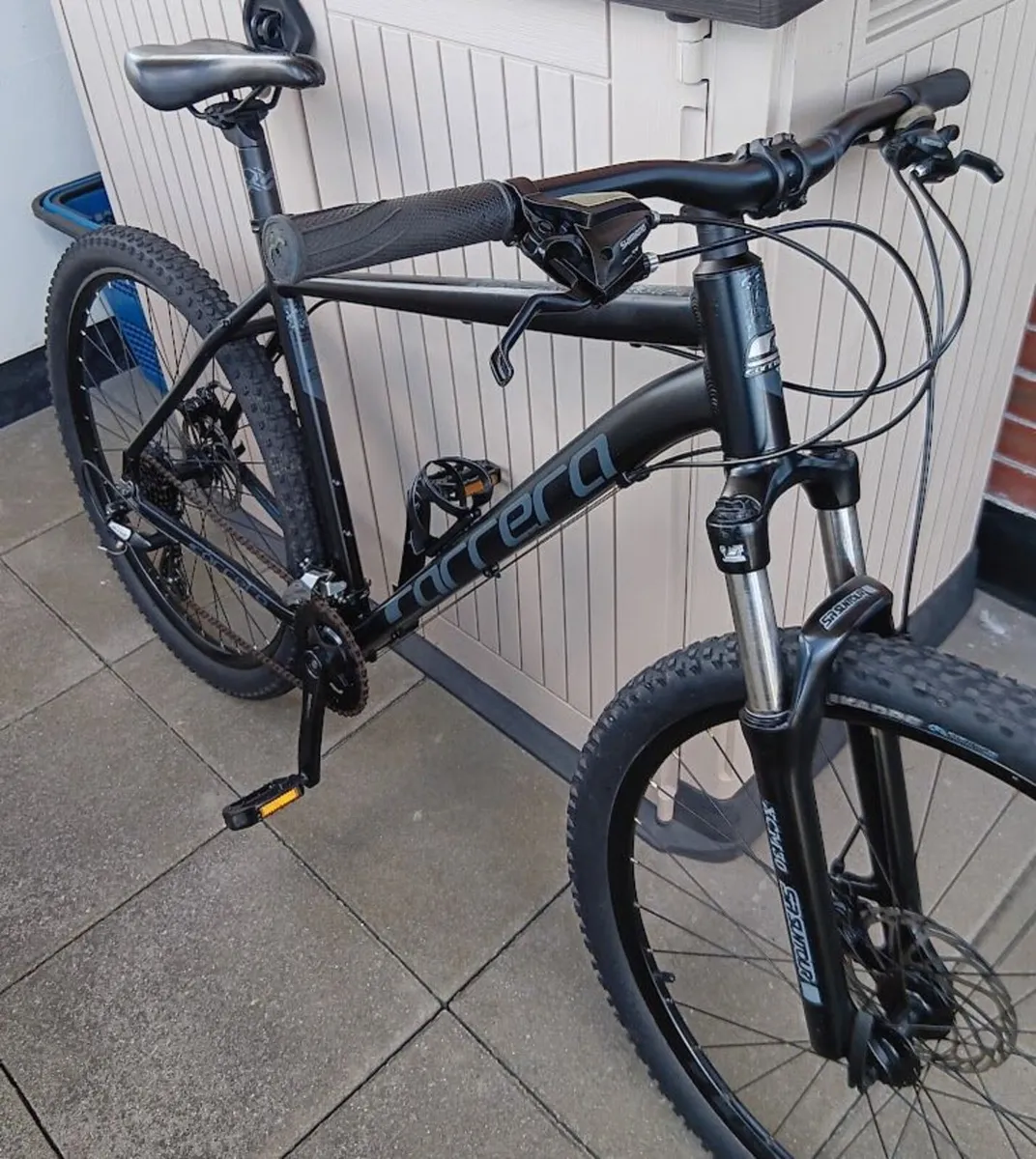 Large Vengeance Mountain Bike in perfect condition - Image 4