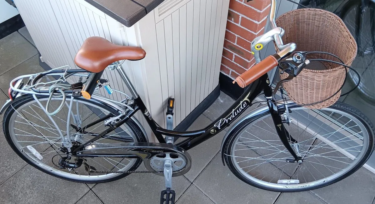 Ladies treking city bike comes with lock & cable - Image 4