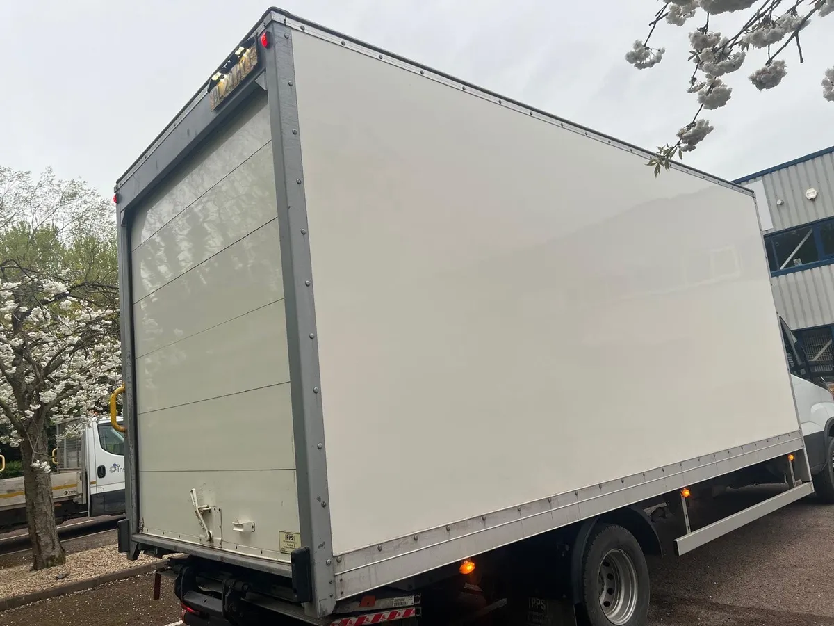Truck body 5 M with 1000Kg Tail lift - Image 1