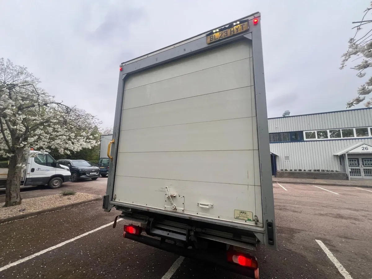 Truck body 5 M with 1000Kg Tail lift - Image 4