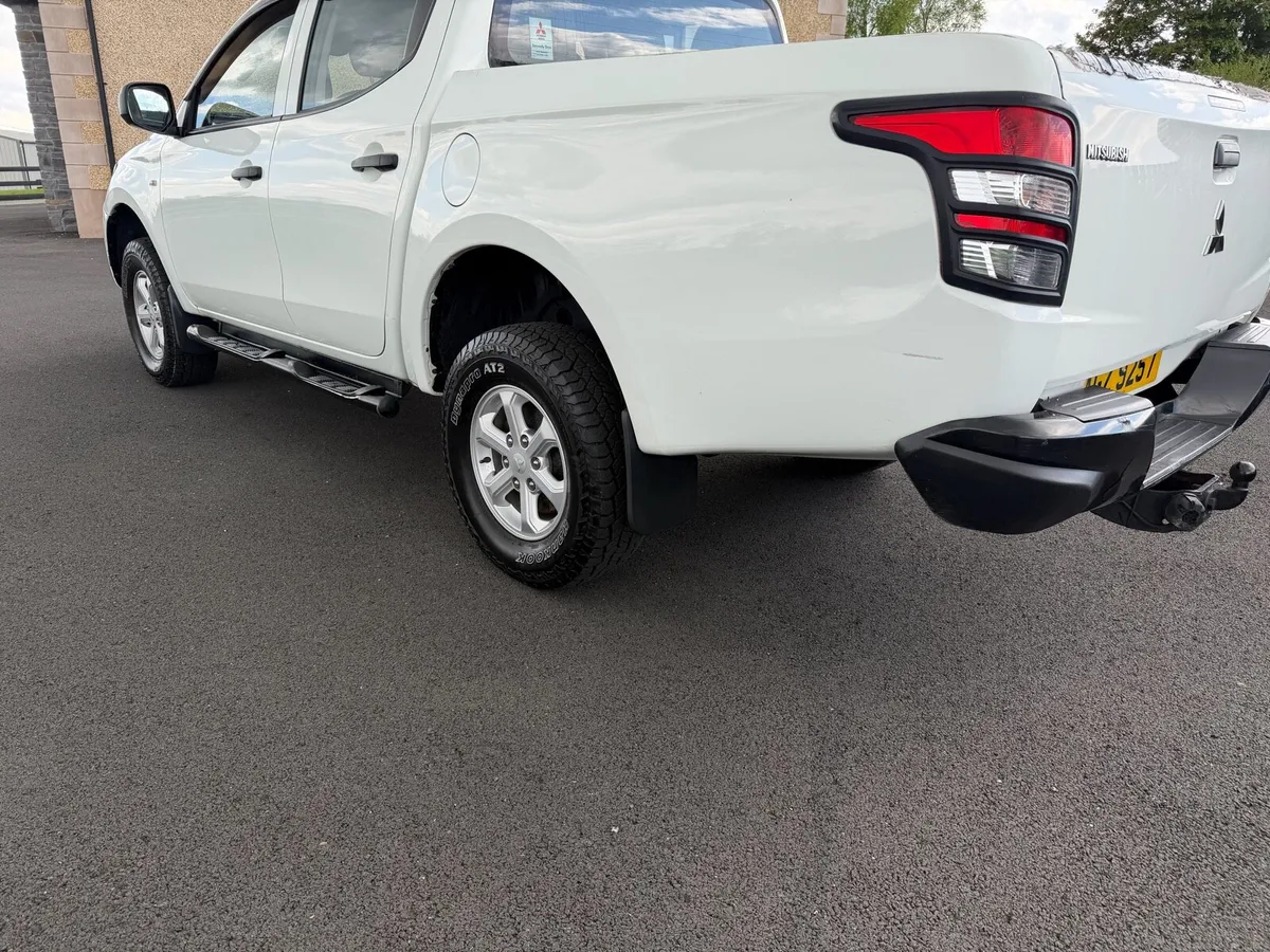 2016 Mitsubishi   L 200 crew cab - Image 2