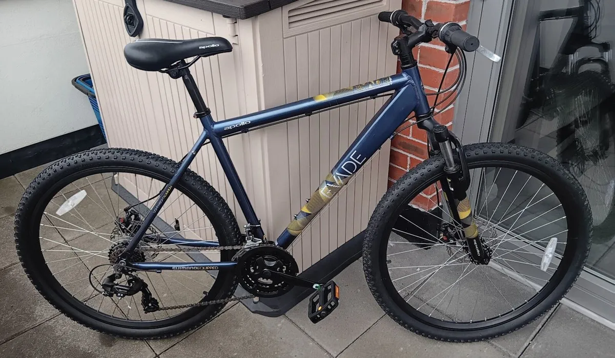 Large mountain bike perfect condition - Image 1