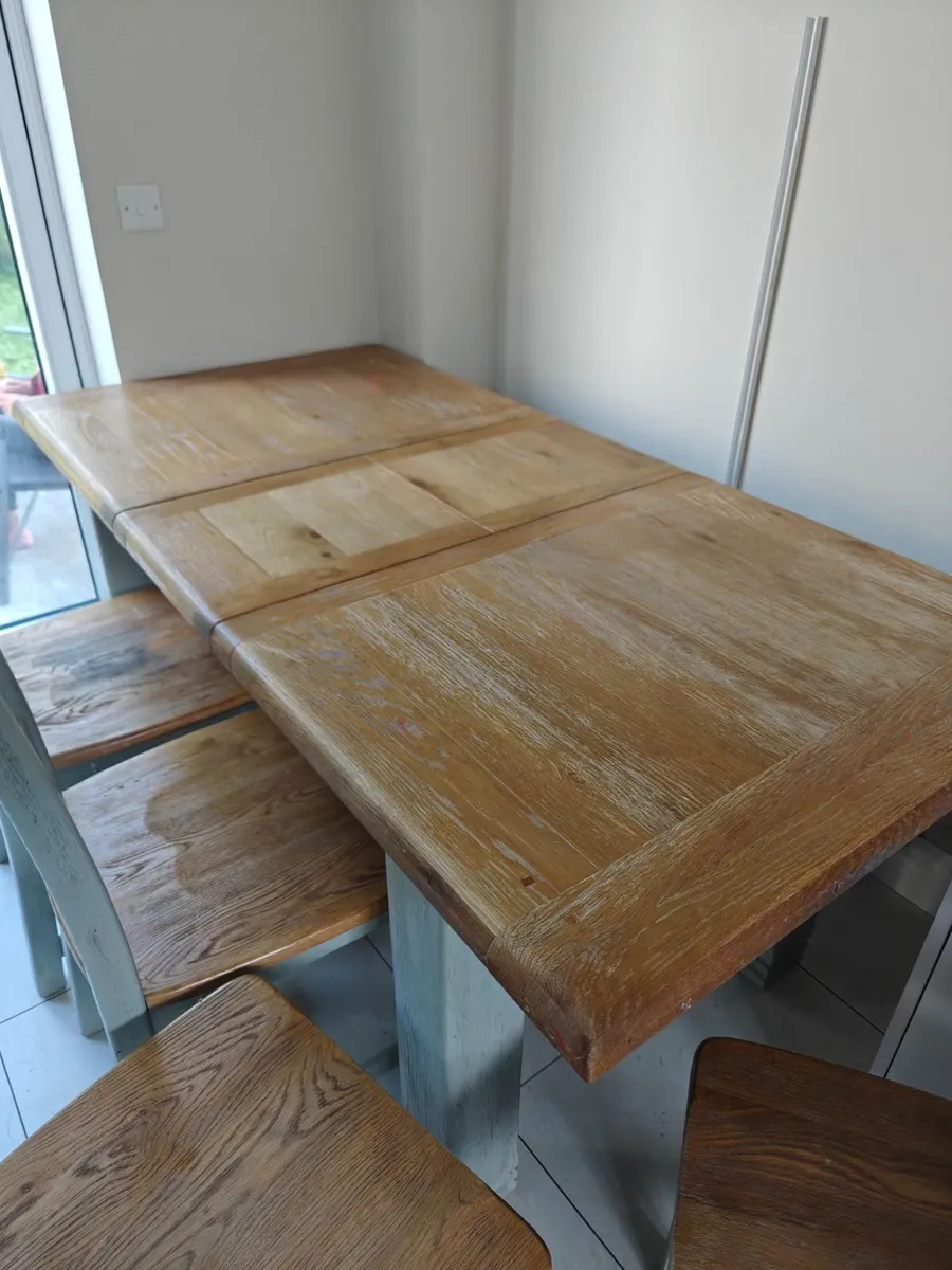 Kitchen table and chairs - Image 1