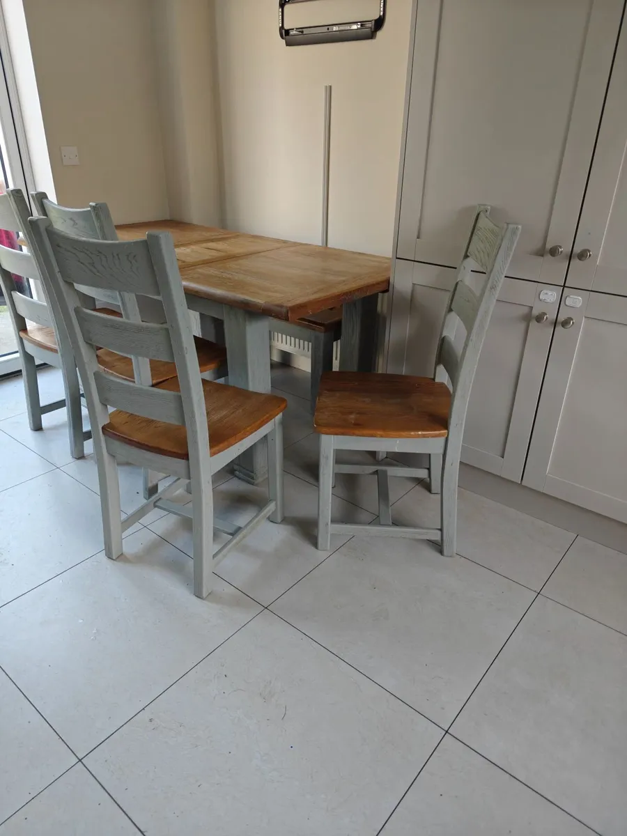 Kitchen table and chairs - Image 2