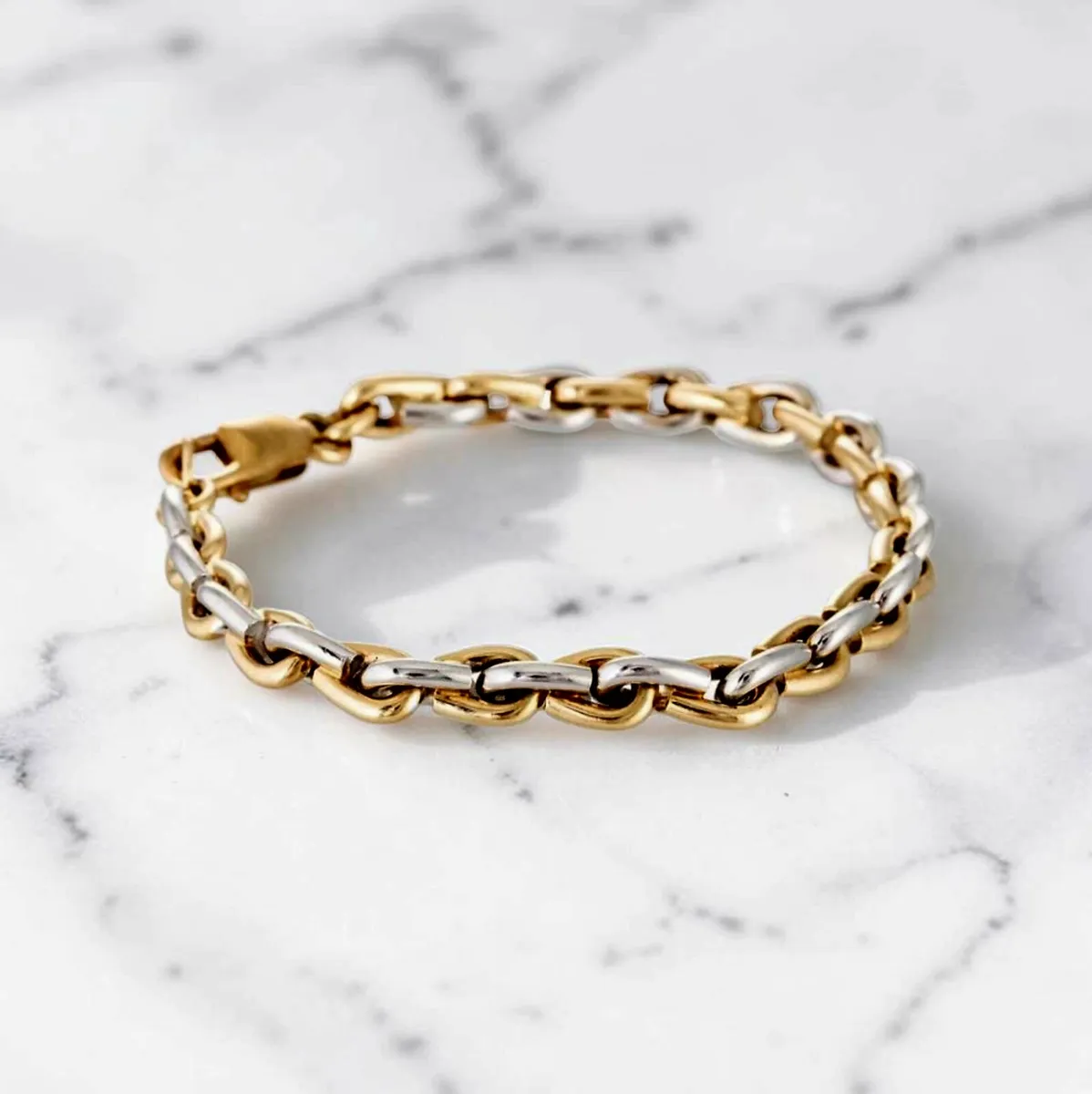 9CT GOLD CURB LINK BRACELET 26.23 grams - Image 1