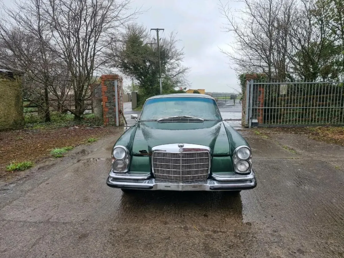Mercedes 280SE 3.5 W111 RHD Coupe Moss Green - Image 3
