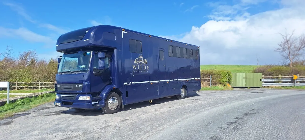 STUNNING TRUCK W/LUXURY LIVING - Image 1