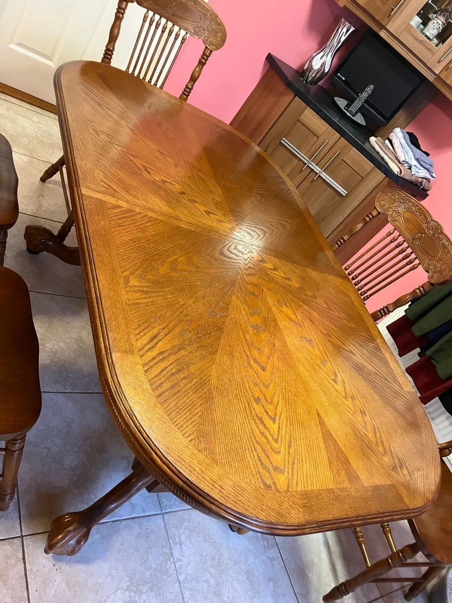 Extendable Dining table and 6 chairs - Image 2