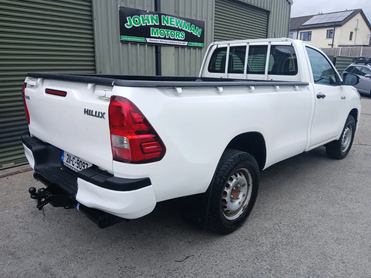 Toyota Hilux 2021 single cab  1 owner v clean - Image 4