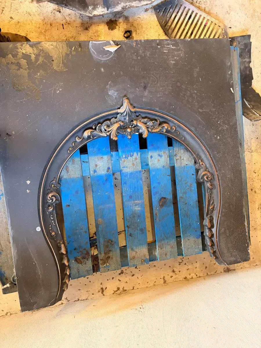 fire place and Tanning booth - Image 3