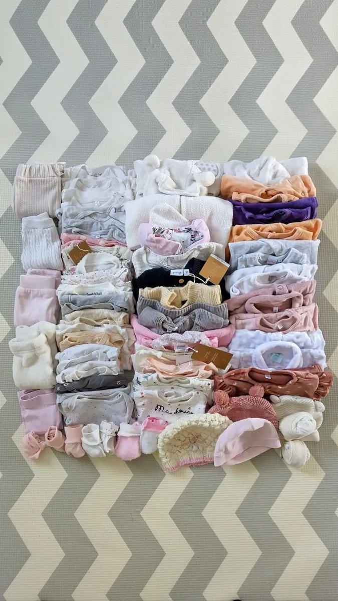 Newborn clothes bundle - 0 to 1 month girl - Image 1