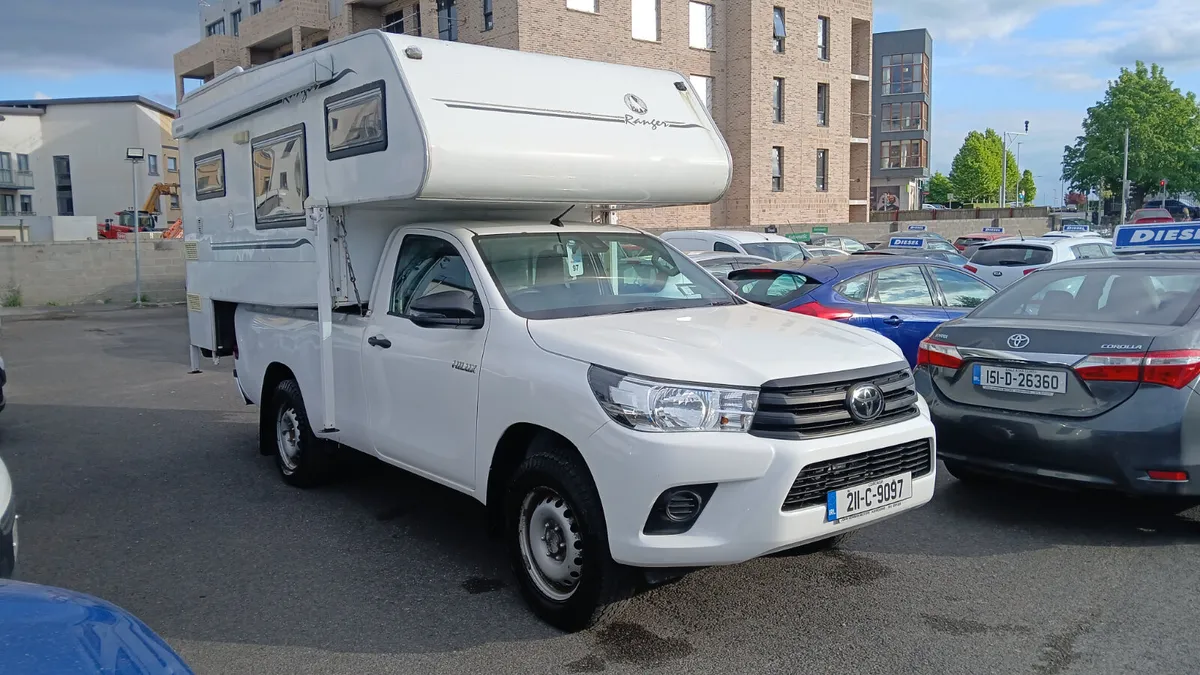 Camper van / Toyota hilux 4wheel drive pick up - Image 1