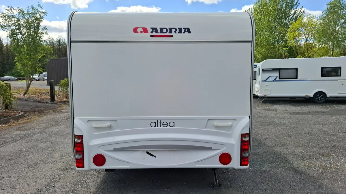 Adria Altea Island Bed Caravan - Image 4