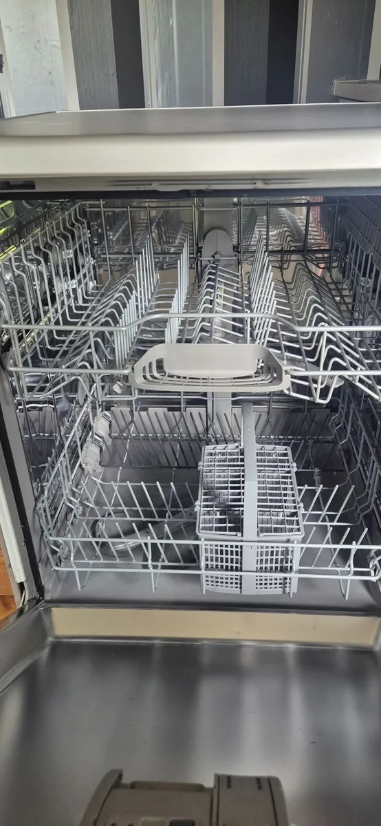 Dishwasher - Image 2