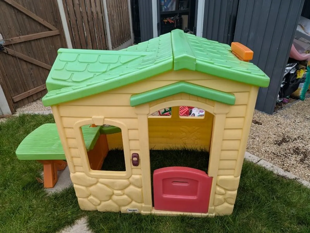 Wendy house - Image 1