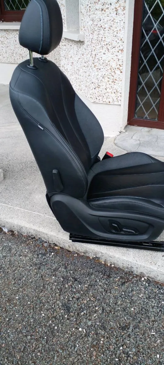 Mg 5 car seat - Image 1