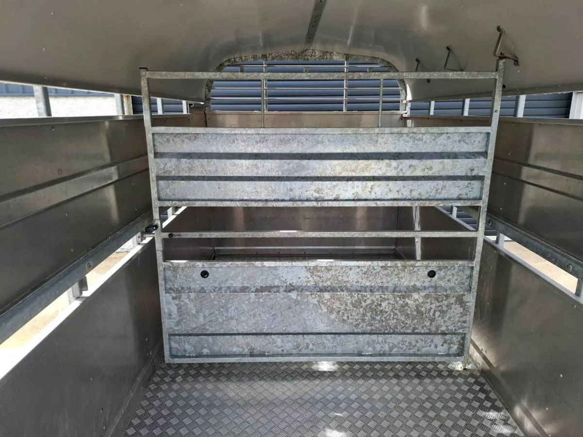 Nugent 12ft x 6ft livestock trailer AS NEW NO VAT - Image 2