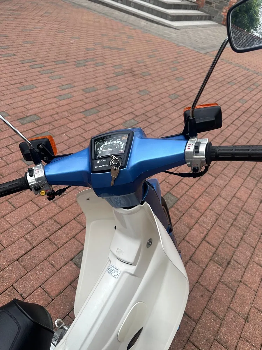 1997 Honda C90 Cub - Image 3