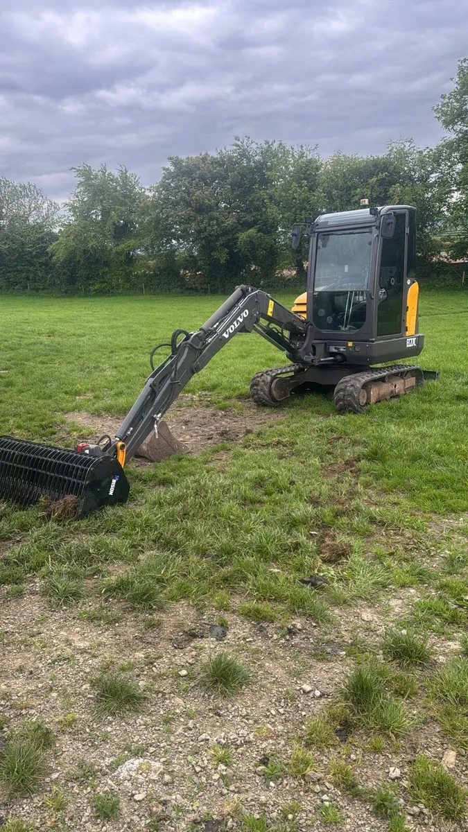 Raised bed mini digger hire - Image 2