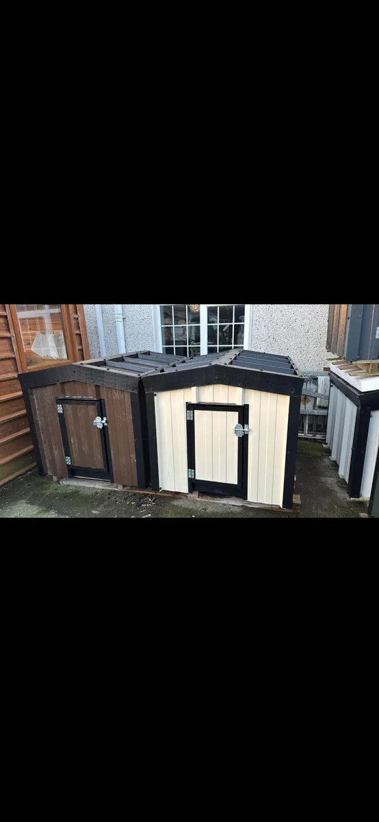 Extra Large Insulated Dog Kennel - Image 1