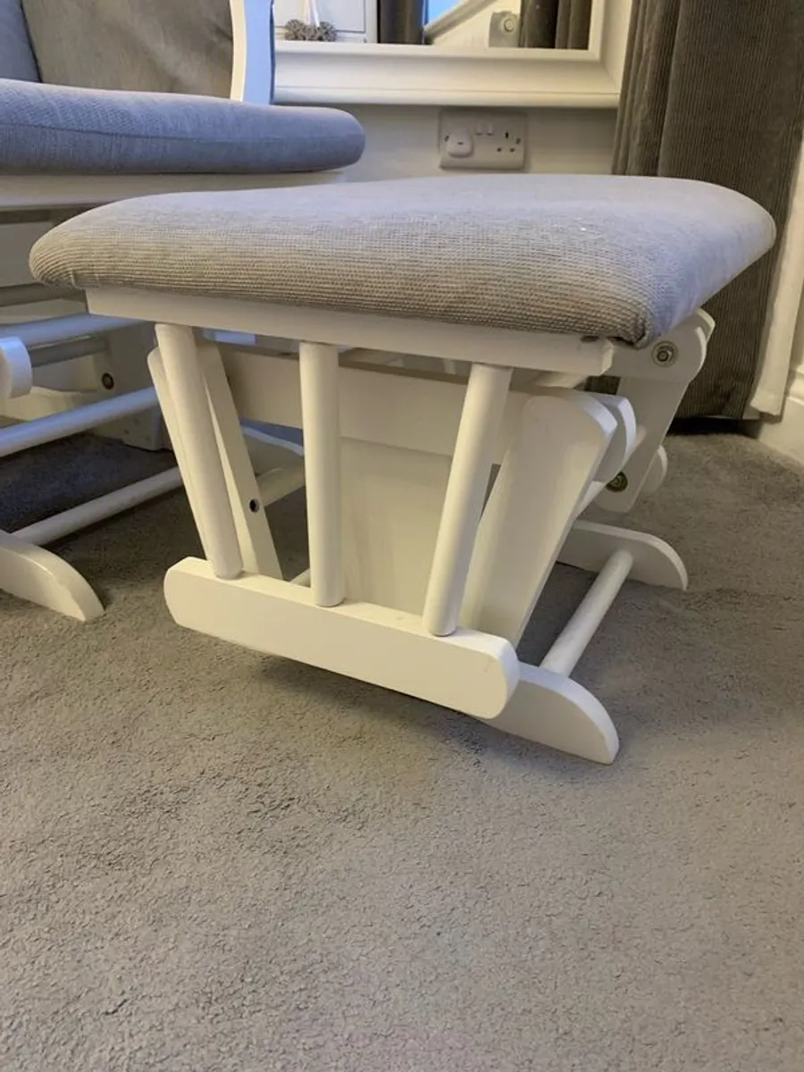 Babylo Rocking chair and footstool - Image 3
