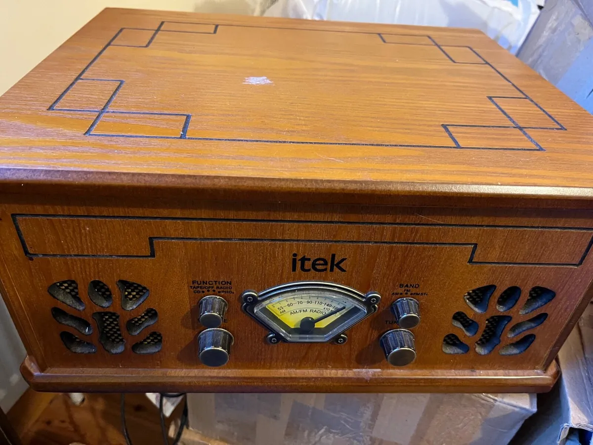 Record Player - Image 2