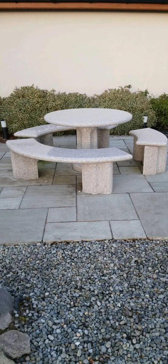 Granite Outdoor Table and seats - Image 2