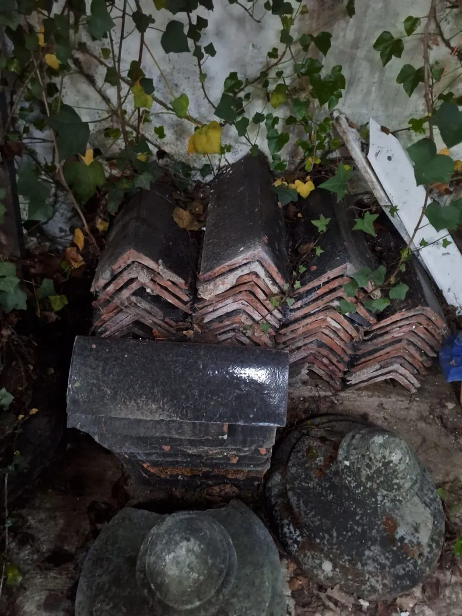 Clay ridge tiles - Image 1