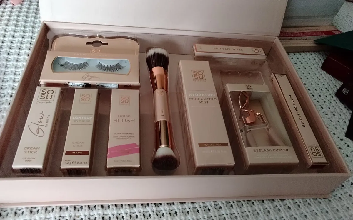 SOSU fresh face essentials large makeup &tools box - Image 1