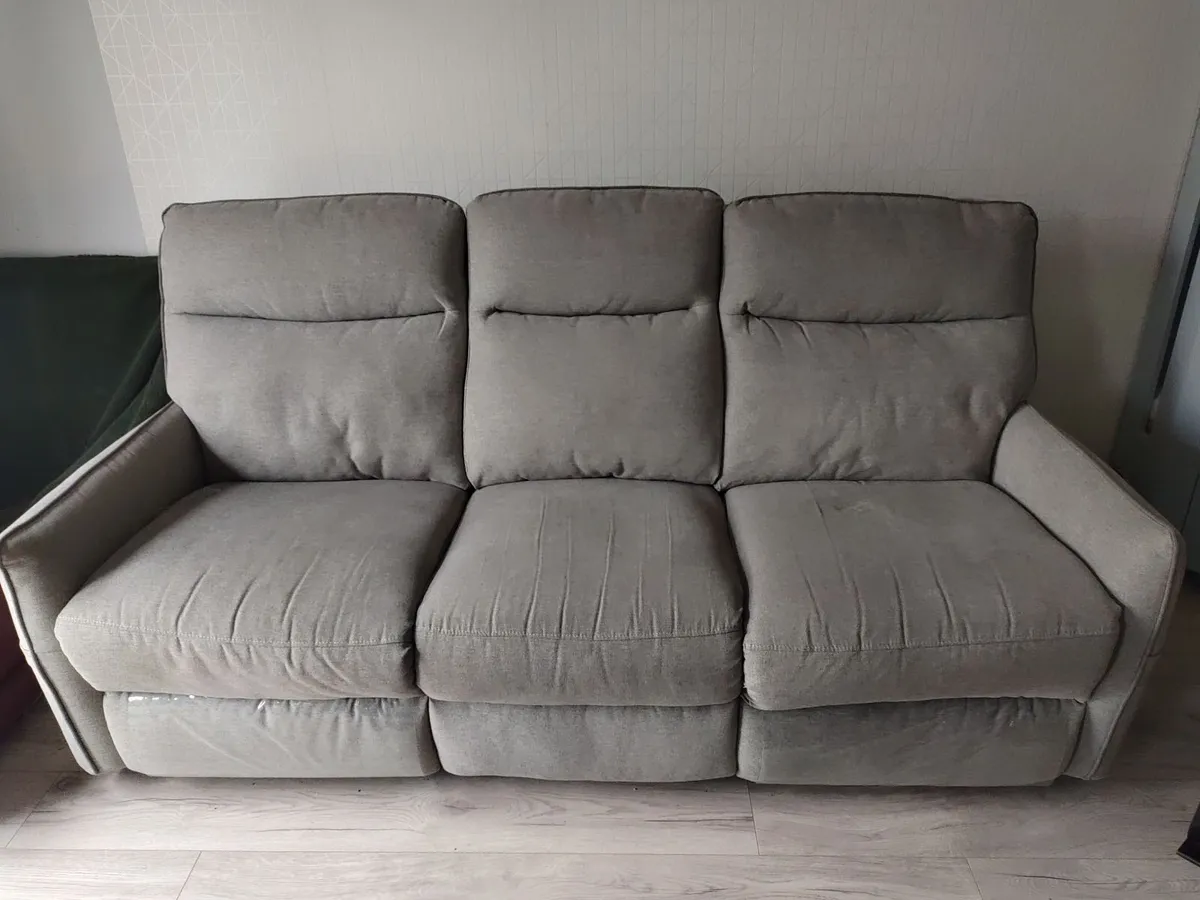 Recliner sofa set - Image 3