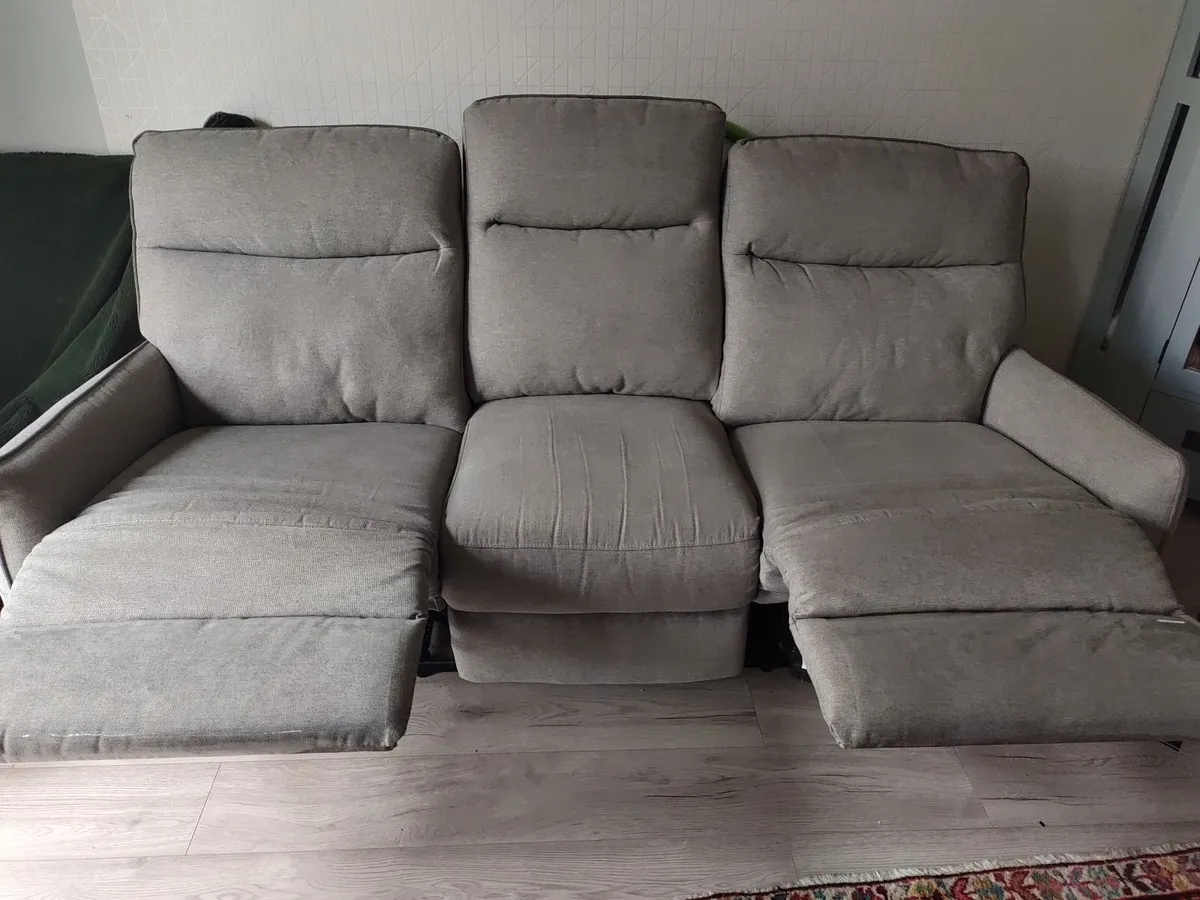 Recliner sofa set - Image 4