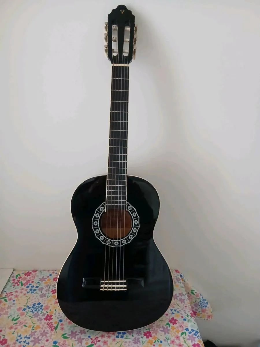 Valencia guitar - Image 1