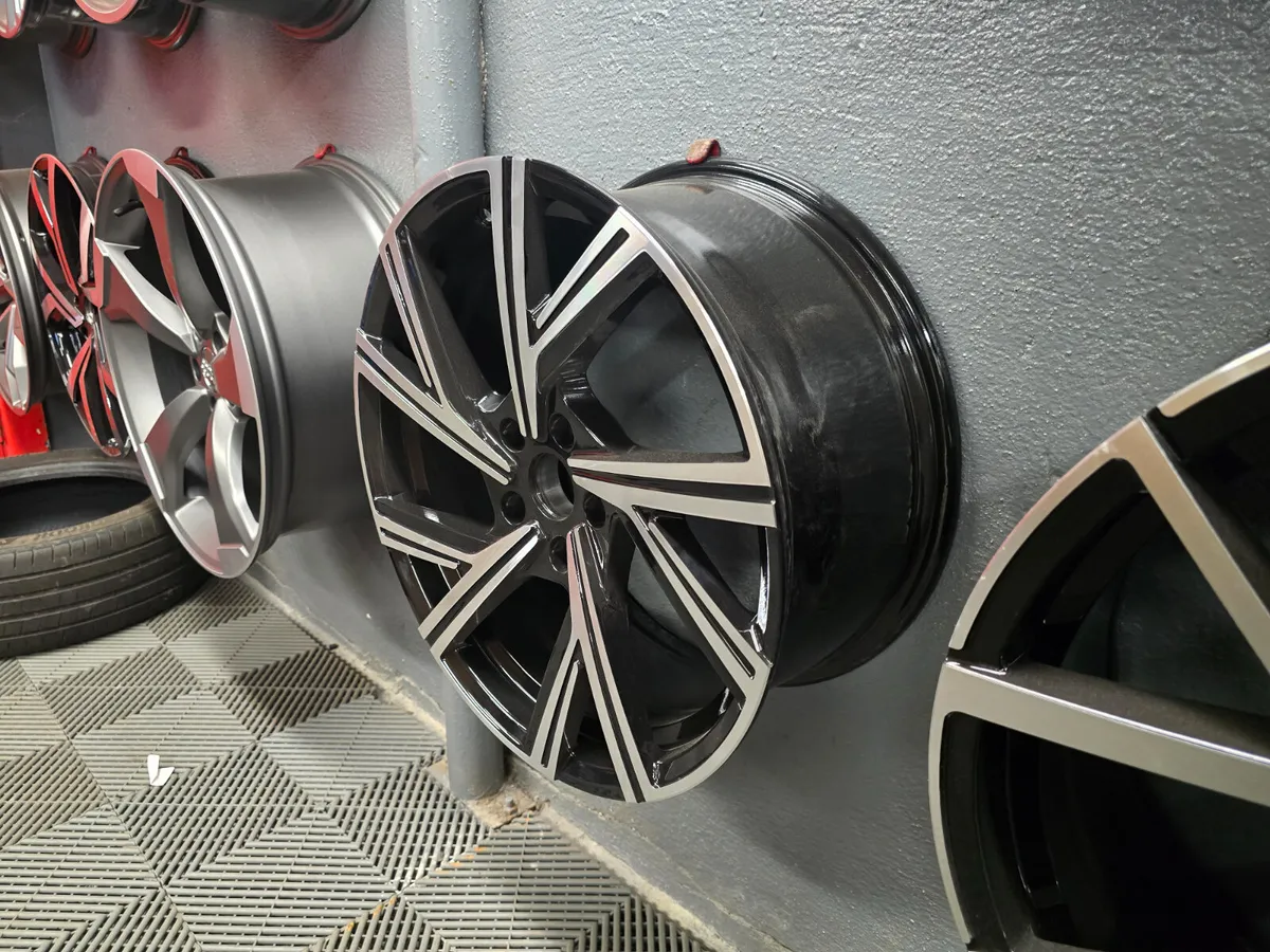 **Special** 18" Volkswagen Bergamo Style