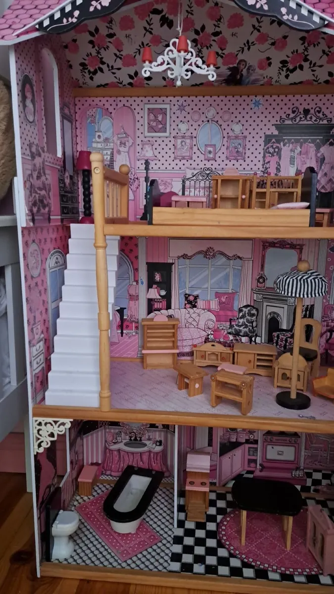 Doll house - Image 1