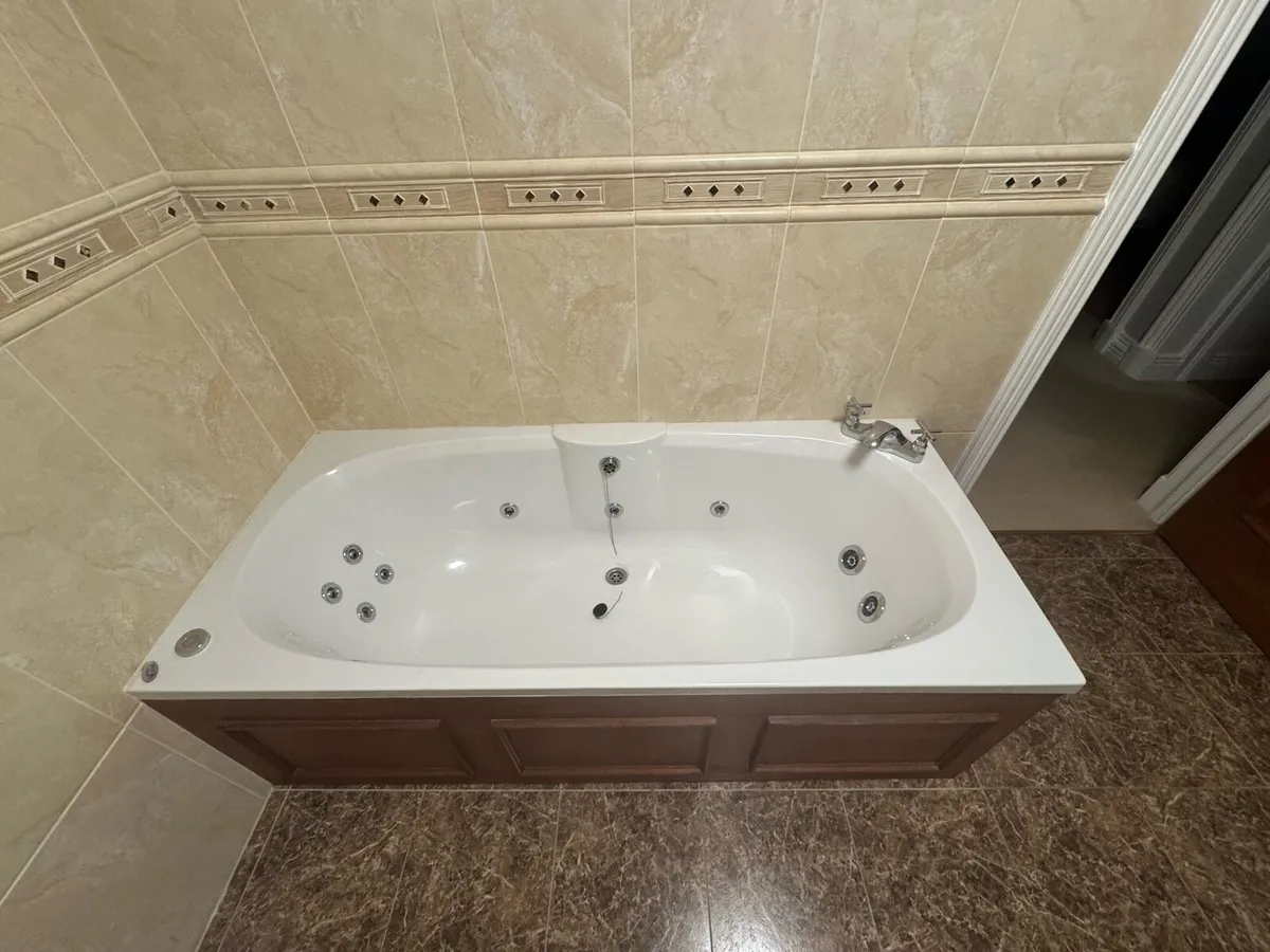 Vogue Jacuzzi bath - Image 2