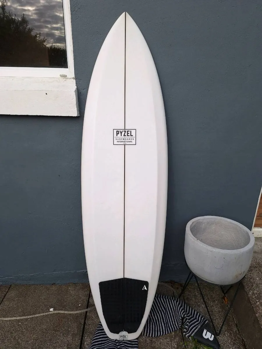Surf board - Image 1