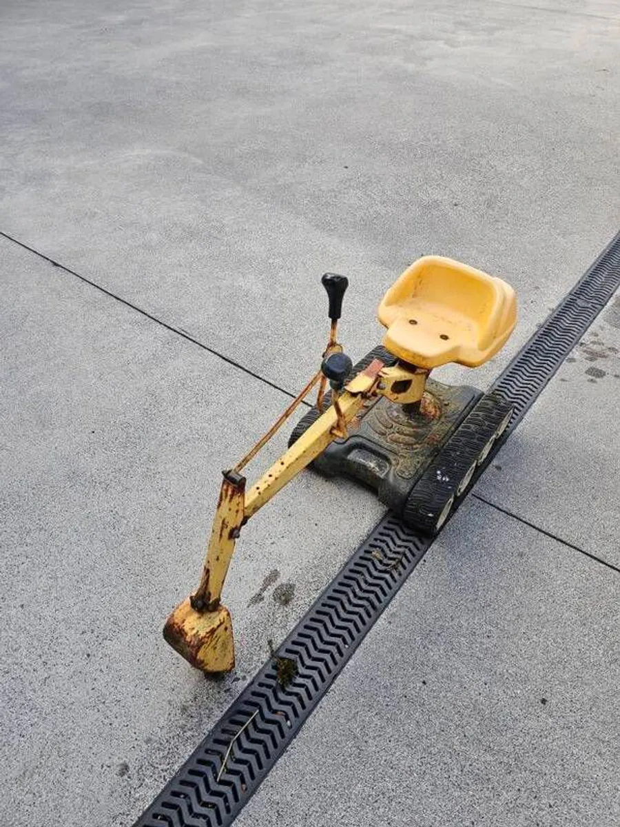 Toy Metal Digger - Image 1