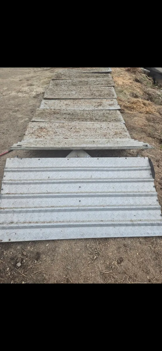 Nugent 14 X 6 sheep decks - Image 2