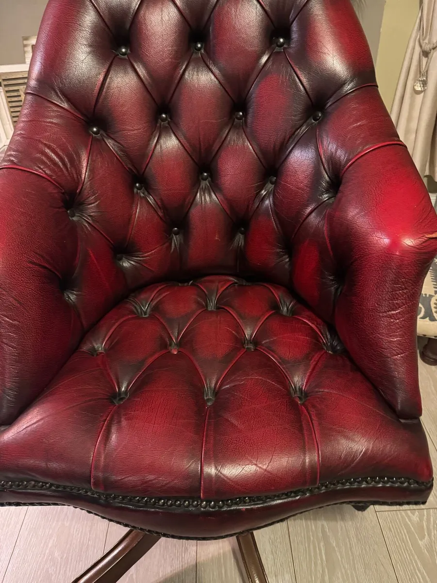 Chesterfield Swivel office chair - Mint condition - Image 3