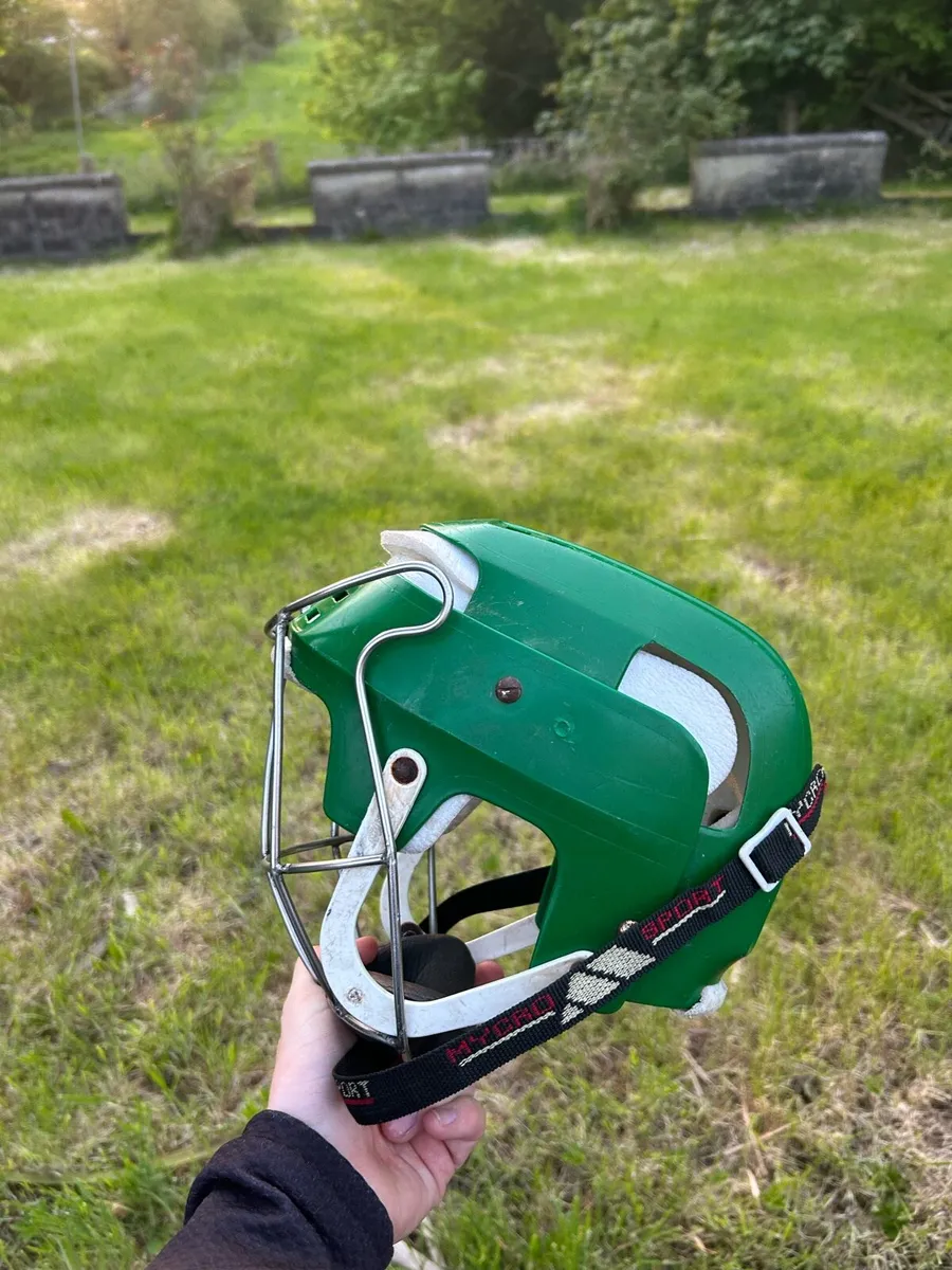 Oldstyle green gola with long loop guard - Image 4