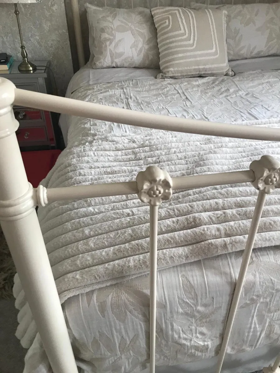 5ft Cream Bed frame - mattress not included - Image 1