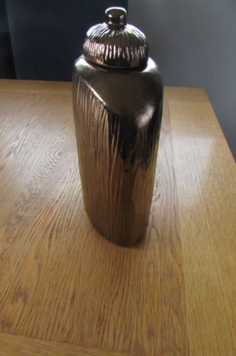 Decorative Urns x 2 for Sale - Image 4
